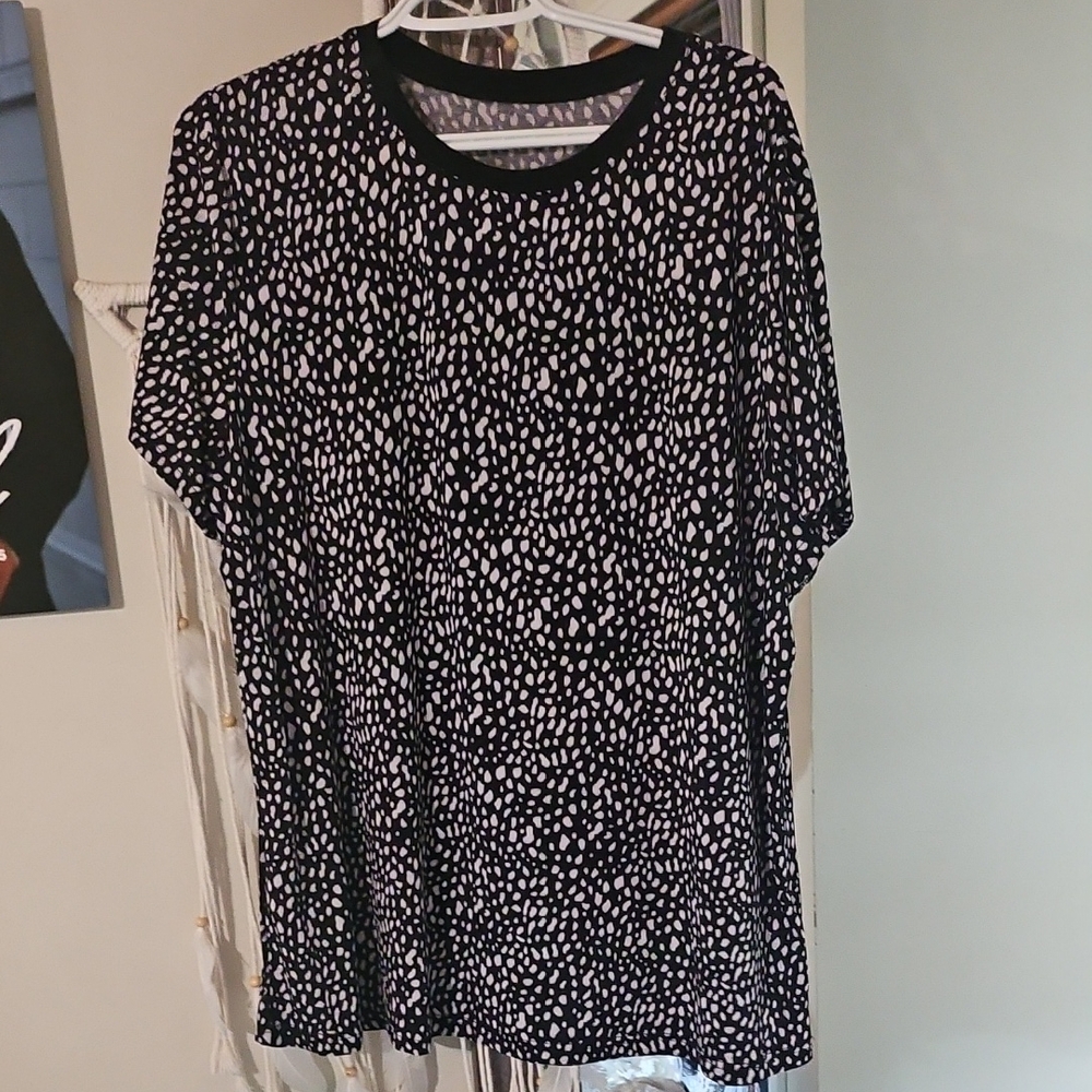 Black and White Relaxed Short Sleeve Tee